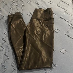 Shiny black align leggings